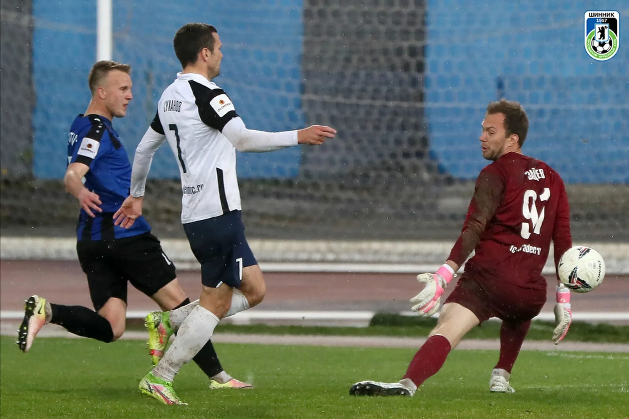 Футбол матч. Шинник 28 октября. Футбол фнл нижний новгород. Шинник 2017. Шинник 28 октября.