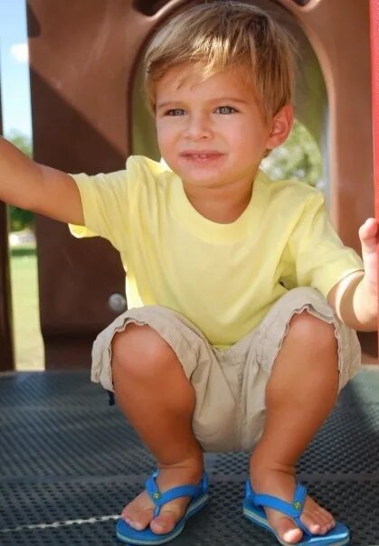 Little boys dicks. Кид кид большая. Кид бойс мастурбейт. Спидо бойс 13 bulge. Геей детский.