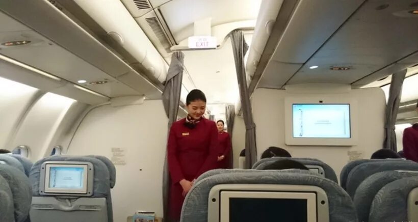 Рейс москва китай самолетом. Air China Москва Пекин. Эйр Чайна самолеты внутри. Air China внутри. Air China бизнес класс Москва Пекин.