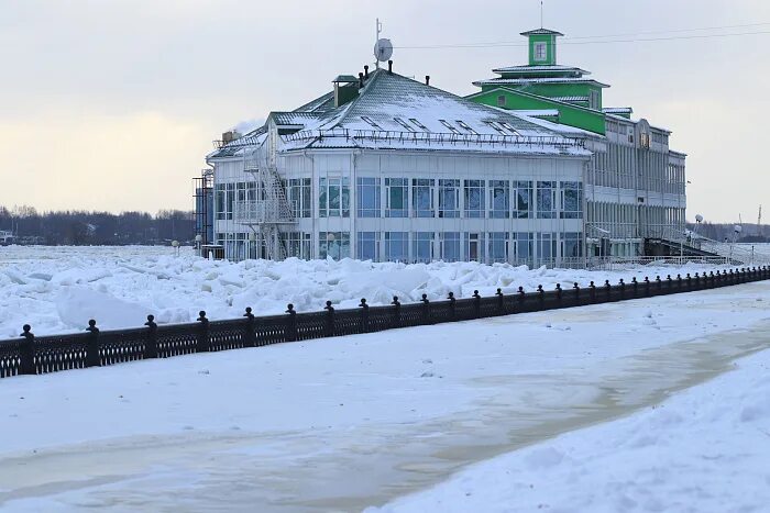 Уровень волги в ярославле сегодня. Волга Ярославль сейчас. Уровень воды в Волге в Ярославле сегодня. Волга в Ярославле сегодня.