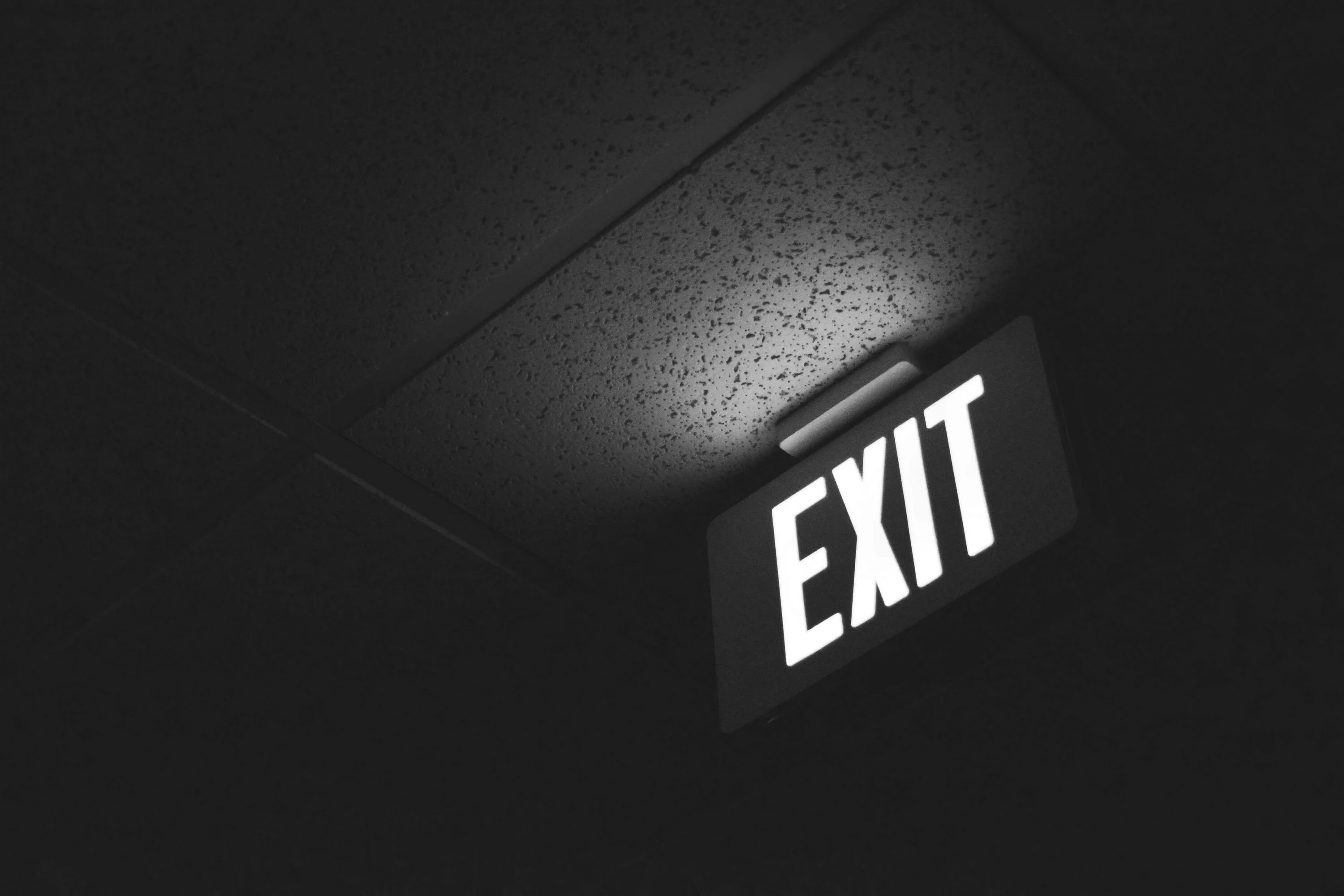 Black exit. Exit обои. обои на телефон exit. обои exit на рабочий стол.