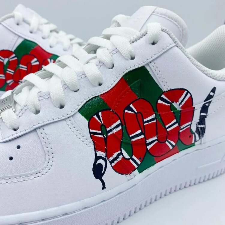 Гуччи найк. Nike Air Force 1 x Gucci Snake. Nike Air Force 1 Gucci. Nike Air Force Gucci. Nike Air Force 1 x Gucci.