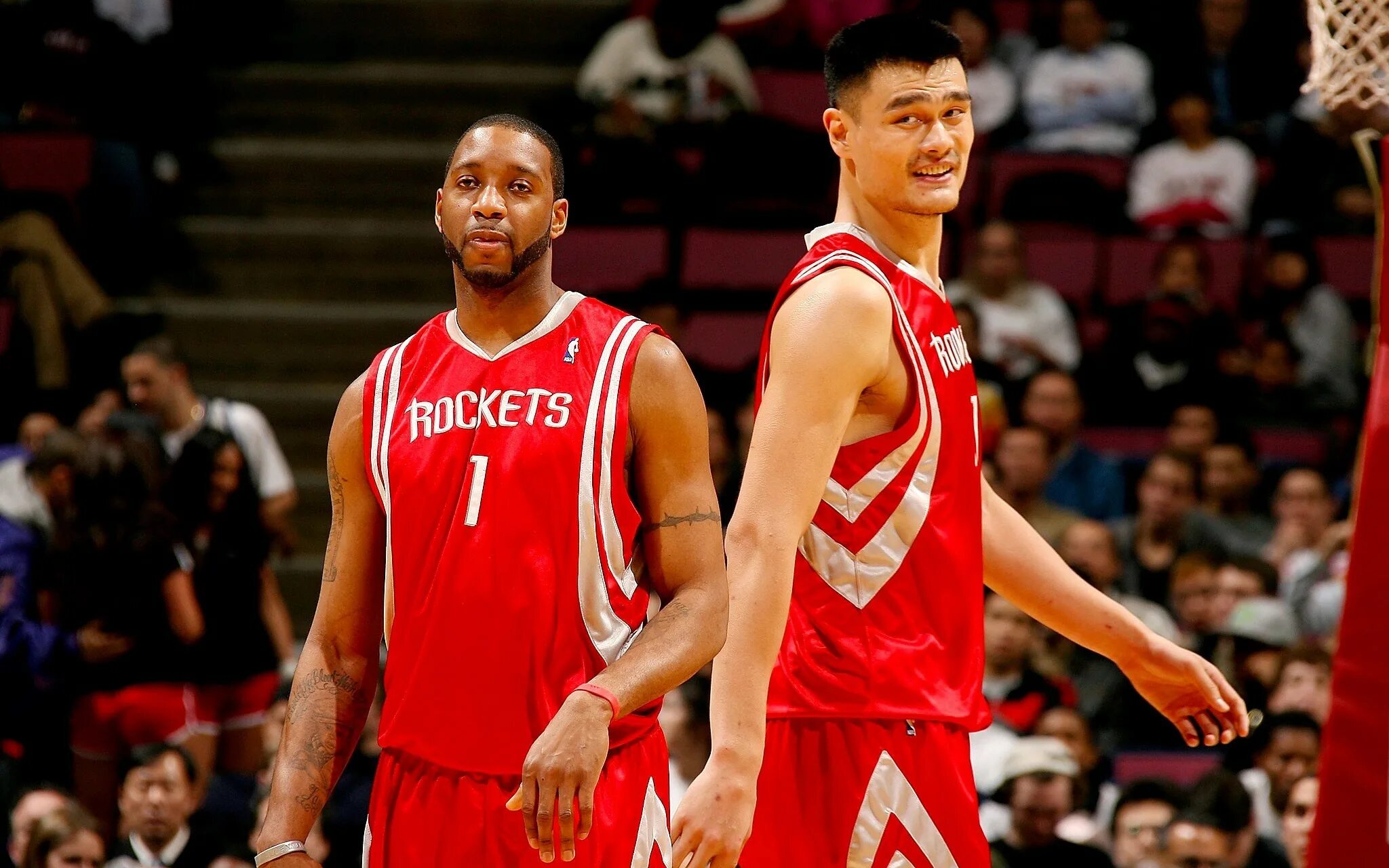 Yao ming. Tracy MCGRADY. Яо мин. Яо минг баскетболист. Китайский баскетболист Яо мин рост.