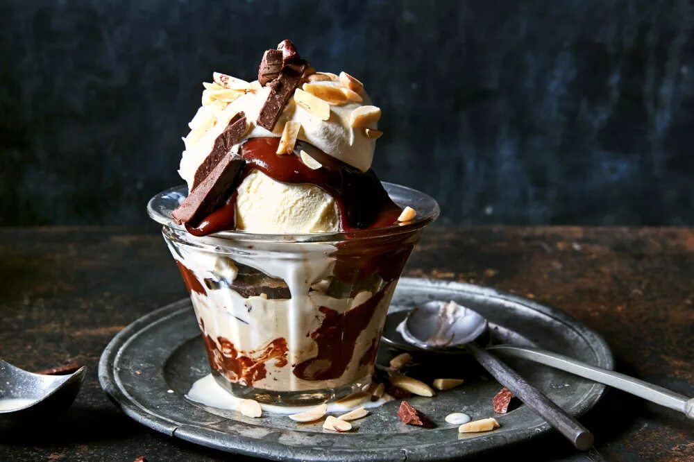 Sundae десерт. Cherry sundae. Мороженое sundae. Сандей (десерт). Сандей мороженое.