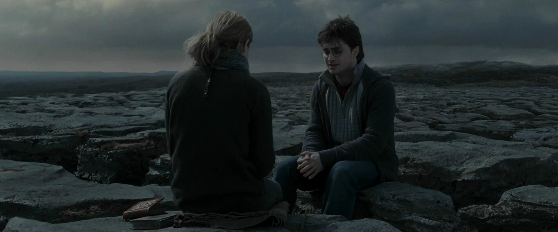 Harry Potter and the Deathly Hallows: Part 1 (2010). Гермиона дары смерти. Harry Potter and Deathly Hallows Part 1 Hermione. Deathly hallow part 1