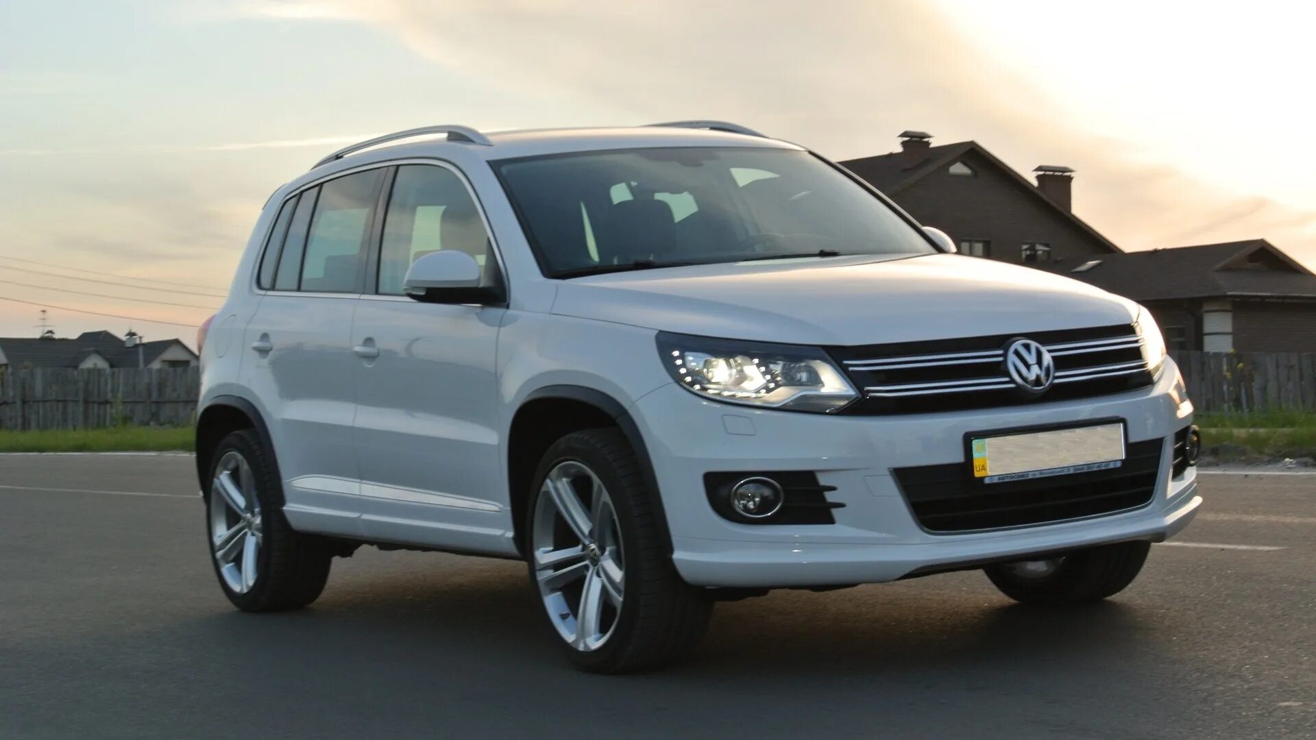 Volkswagen где купить. Tiguan 2012 r line. VW Tiguan 2012. Tiguan 1 r line. VW Tiguan 1 r line.