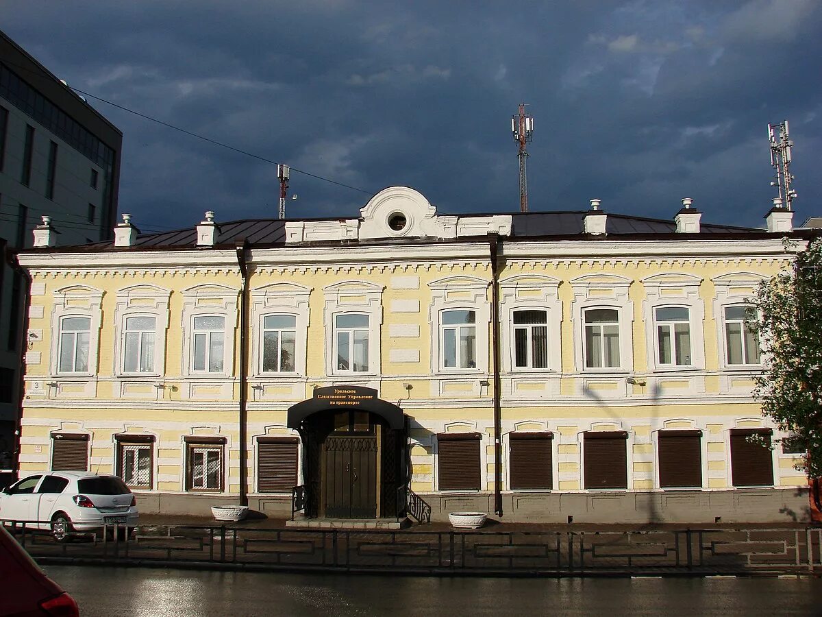 Здание бывшей гостиницы. Здание бывшей гостиницы. Бывшая гостиница россия омск. Гостиница администрация вологда. Здание бывшей гостиницы.