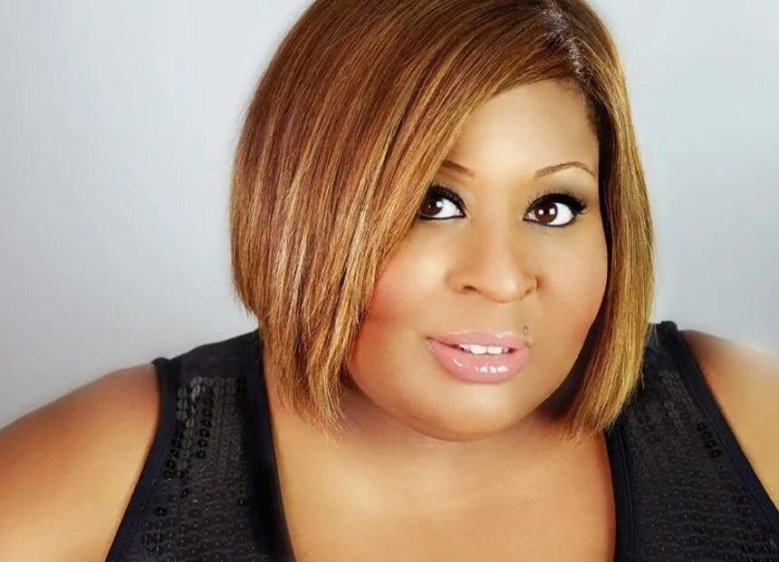 Стрижка асимметрия для полных женщин. Короткие стрижки для полных. Стрижка сессон на средние волосы с челкой для женщин после 40. Стрижки 2024 женские для полных. Асимметричная стрижка для круглолицых.