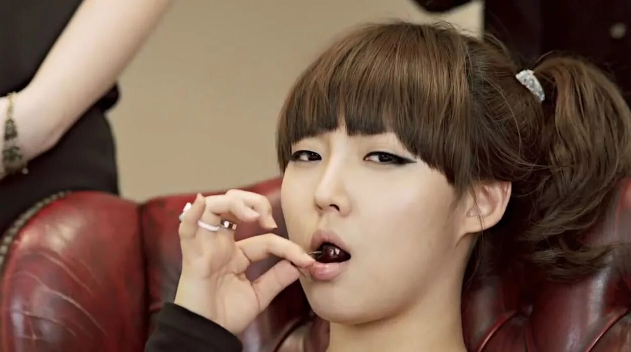 Missed min. Miss a мин. Suzy good bye baby. Missed min. Miss.