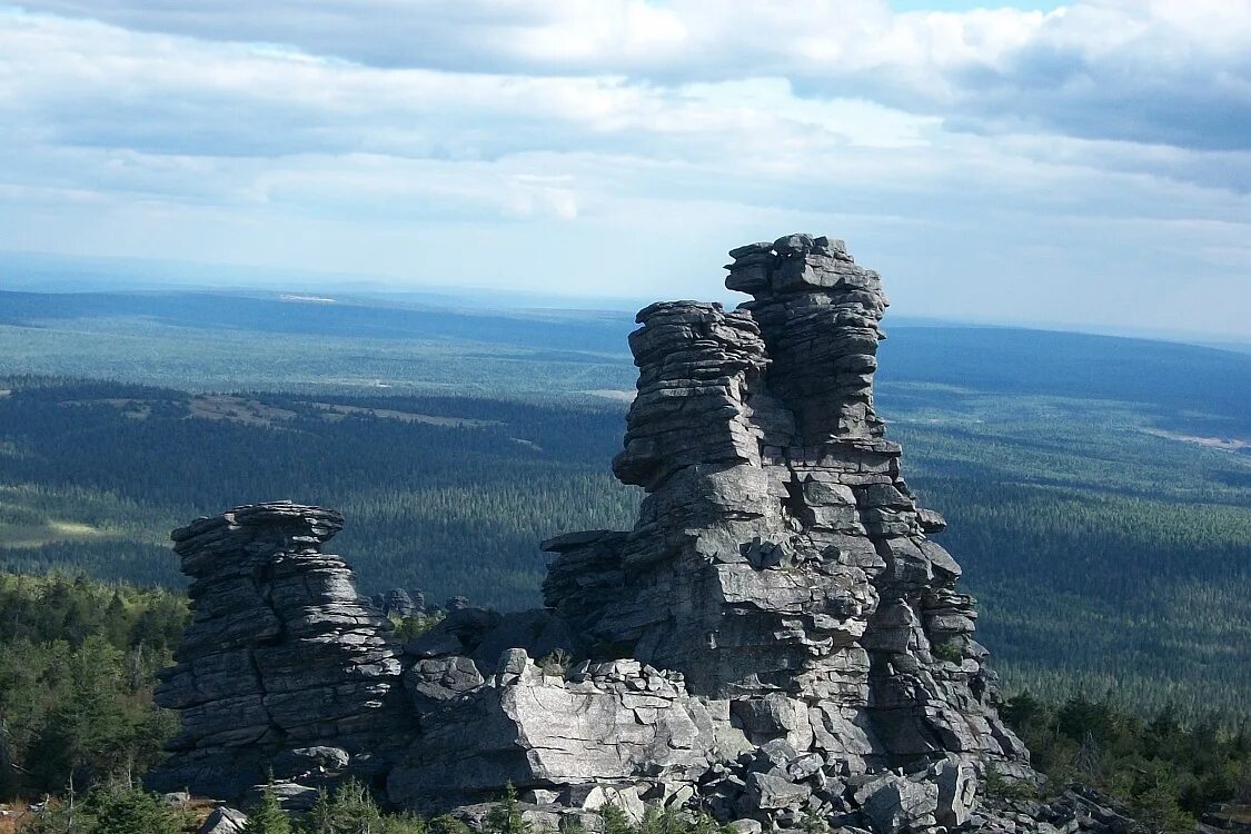 Чердынь гора. Чердынь гора полюд. гора полюд пермский край. чердынь полюдов камень. гора полюд след великана.