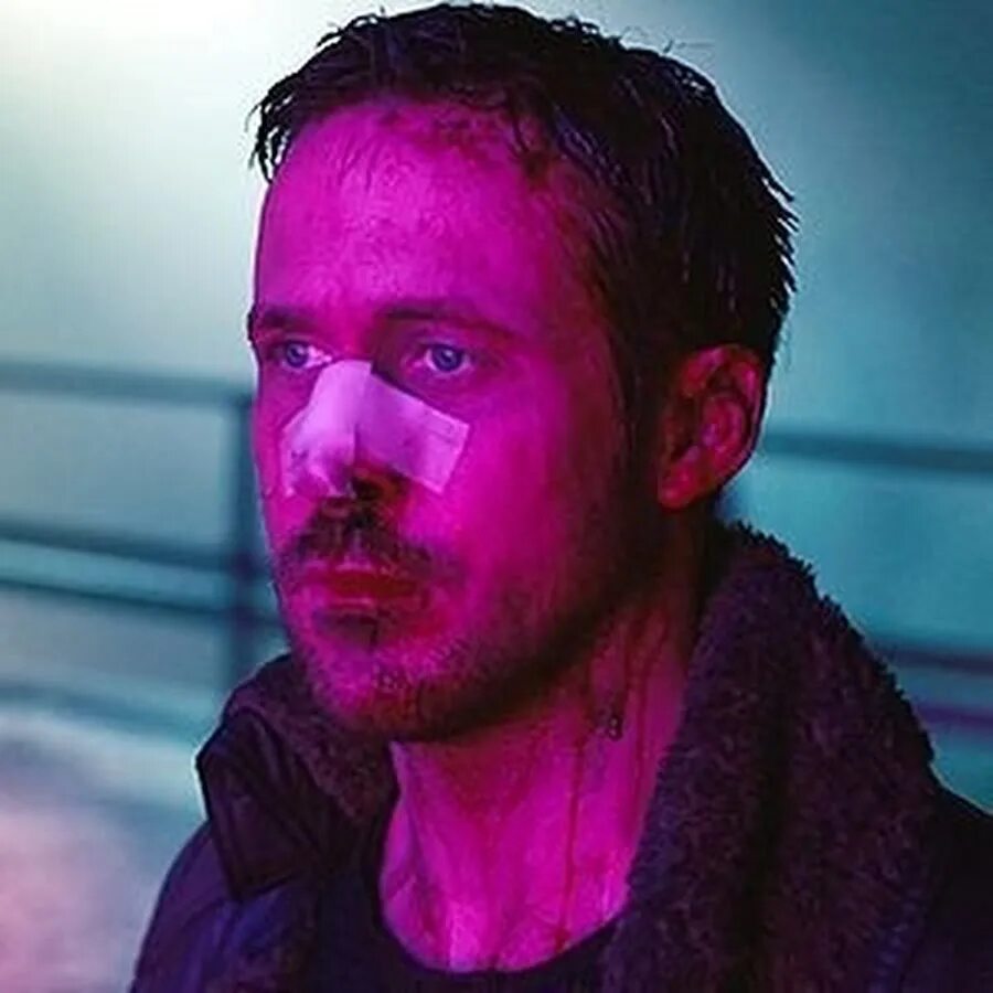 Гослинг фиолетовый. Ковбой бибоп и бегущий по лезвию 2049. Райан гослинг blade runner 2049 мемы. Бегущий по лезвию 2049 гослинг неон. Бегущий по лезвию 2049.