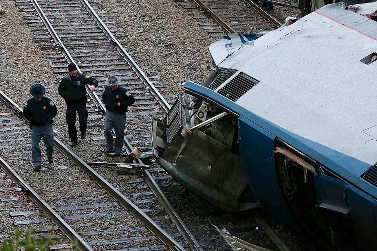 Крушение пассажирского поезда. Аварии поездов для детей. Аварии поездов для детей. Пассажирские вагоны ктж. Столкновение поездов в казахстане.