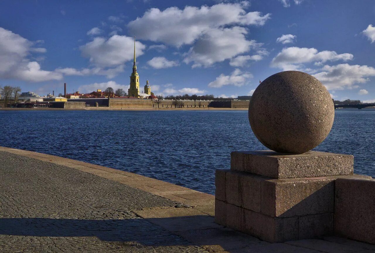 Стрелка Васильевского острова и Петропавловская крепость. Набережная Невы Васильевский остров. Набережная стрелки Васильевского острова в Санкт-Петербурге.