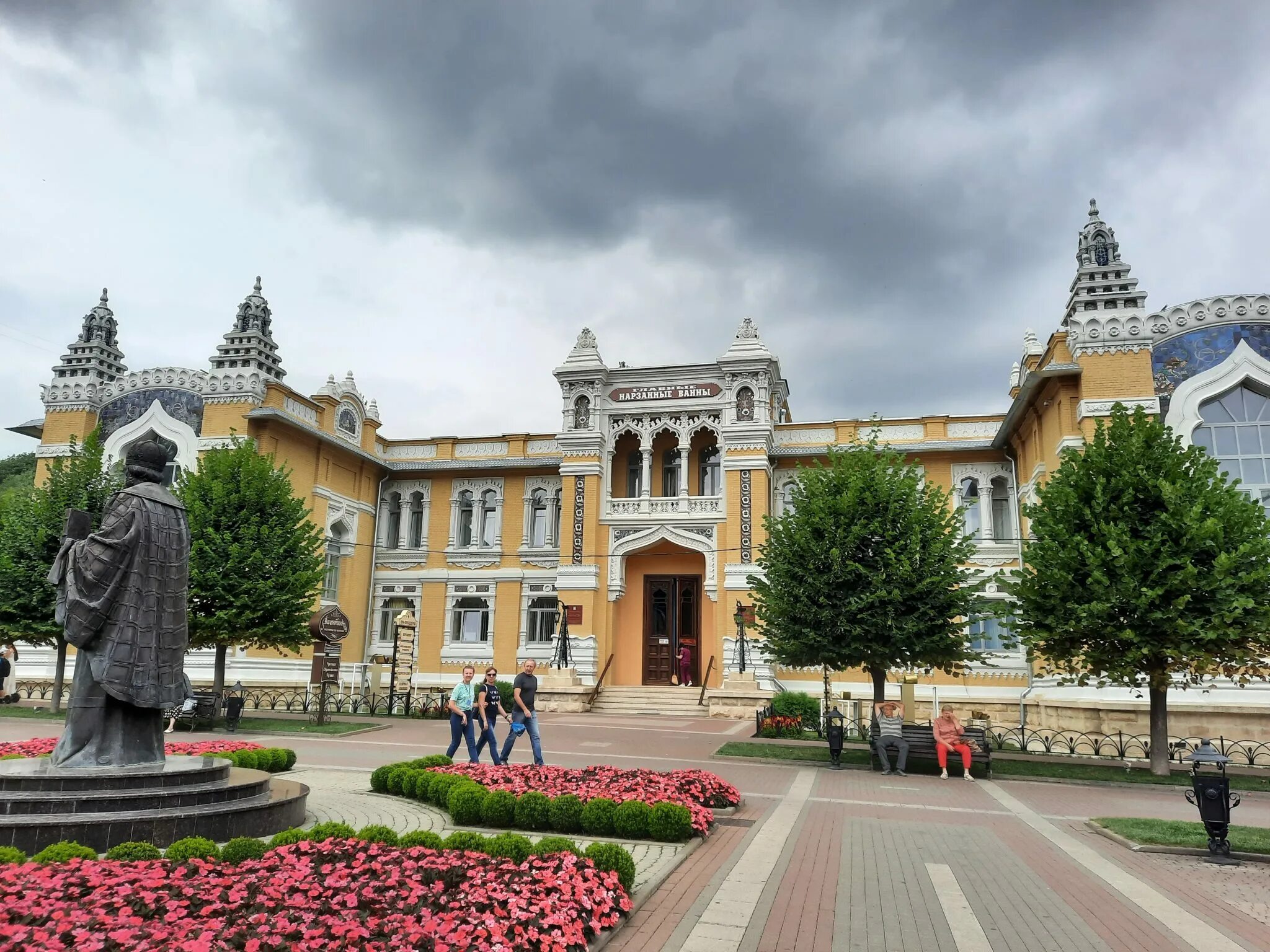 Главные нарзанные ванны сайт. Кисловодск экскурсии. Экскурсия по Кисловодску достопримечательности. Главные нарзанные ванны. Кисловодск 22.