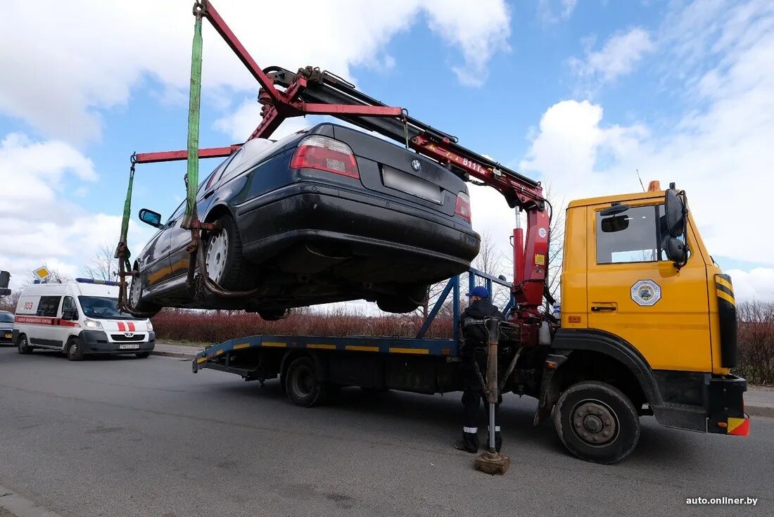 Служба эвакуации автодруг. C42r33 эвакуатор. Служба эвакуации автомобилей. Служба эвакуаторов. Автоэвакуатор зима.