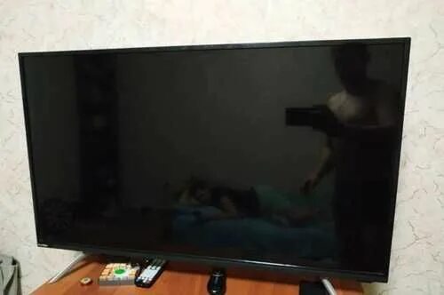 Le46a558p3fxru. Телевизор 32 дюйма 80см. Samsung ue40eh5057k. Жк самсунг вертикальная полоса. Телевизор томсон старый большой 54.
