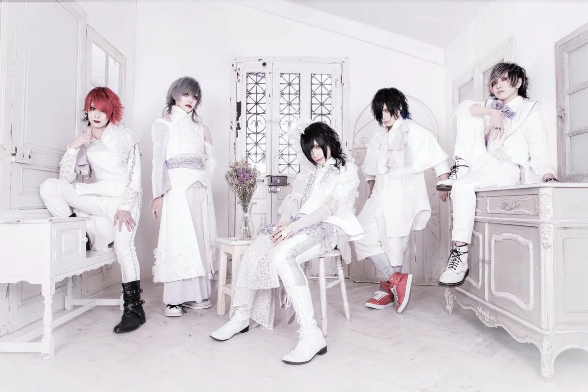 12012 группа японская. Kebyo visual kei. Вижуал кей субкультура. Description группа. Visual kei группы.