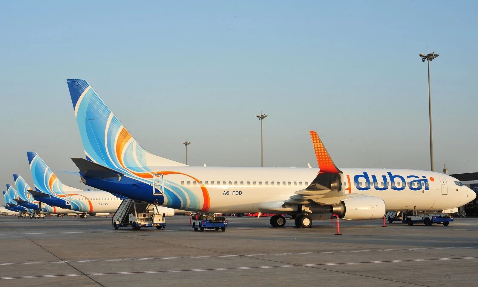 Fly dubai рейс. Самолеты авиакомпании Флай Дубай. Fly Dubai Boeing 737. Boeing 737-900 Fly Dubai. Боинг 737 900 Флай Дубай.