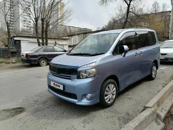 Toyota esquire 2018 багажник. Toyota voxy 2007. Тойота вокси 2008. Тойота вокси 2008 года. Тойота вокси 2 поколение.