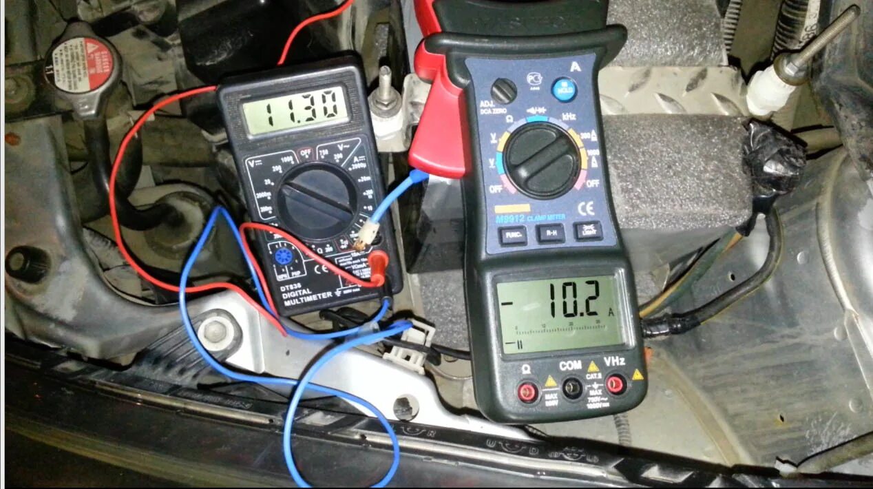 Запуск ампер. Замеры тока электродвигателя. Измерение пускового тока аккумулятора. Измеритель заряда аккумулятора. Замерить пусковой ток.