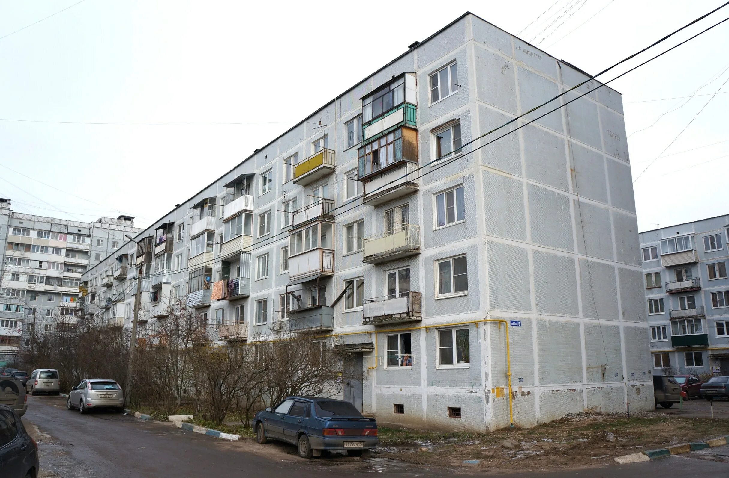 Дом 5 фото. Улица Космонавтов 6. КПД-4570-73/75. Улица Космонавтов дом 6 Москва. Серая панельная пятиэтажка Коломна.