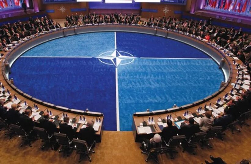 Появление нато. Парламентская Ассамблея НАТО. Зал заседаний НАТО. Саммит НАТО 1999. Международный секретариат НАТО.
