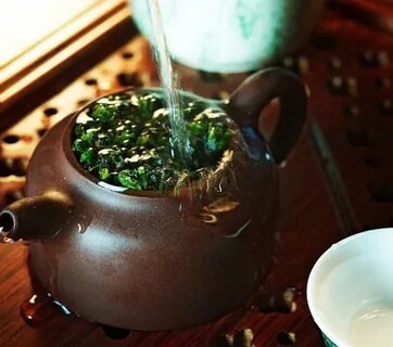 Чай заваренный жесткой водой имеет