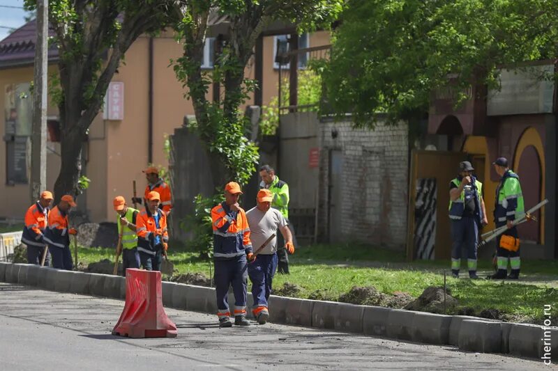 Фото женщин на улицах череповца. Череповец пешеходы  не пропустили. Сколько людей живет в зашекснинском районе череповец. Шел череповец. Больница в череповце.