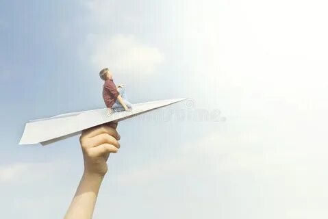 Если запустить бумажный самолетик то можно наблюдать