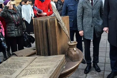 В каком городе памятник толковому словарю даля