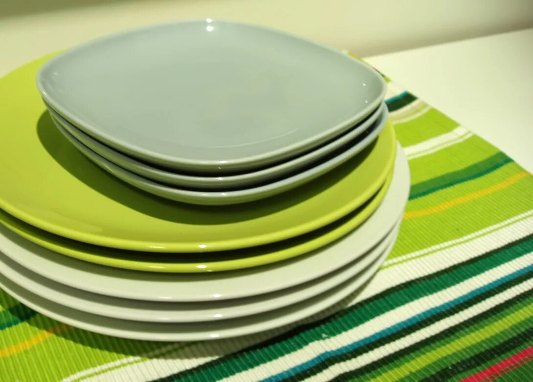 Itching plates