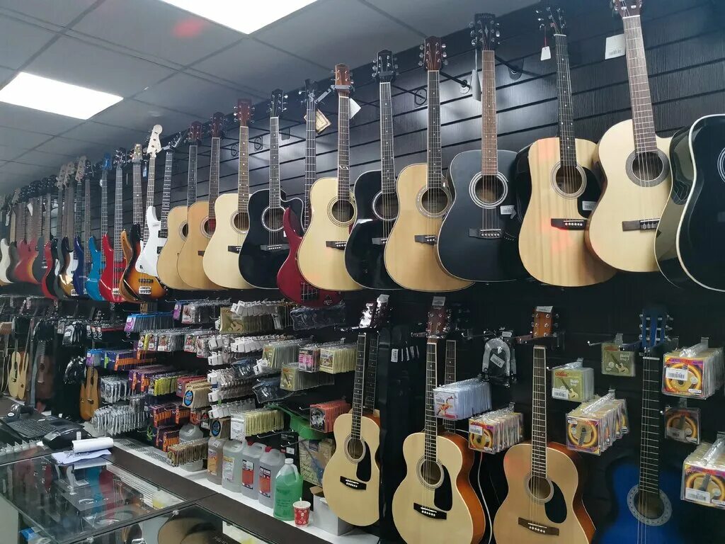 Tutti музыкальный магазин симферополь. симферопольский музыкант в центре. музыкальные магазины в крыму. музыкальные инструменты череповец. магазин тутти симферополь.