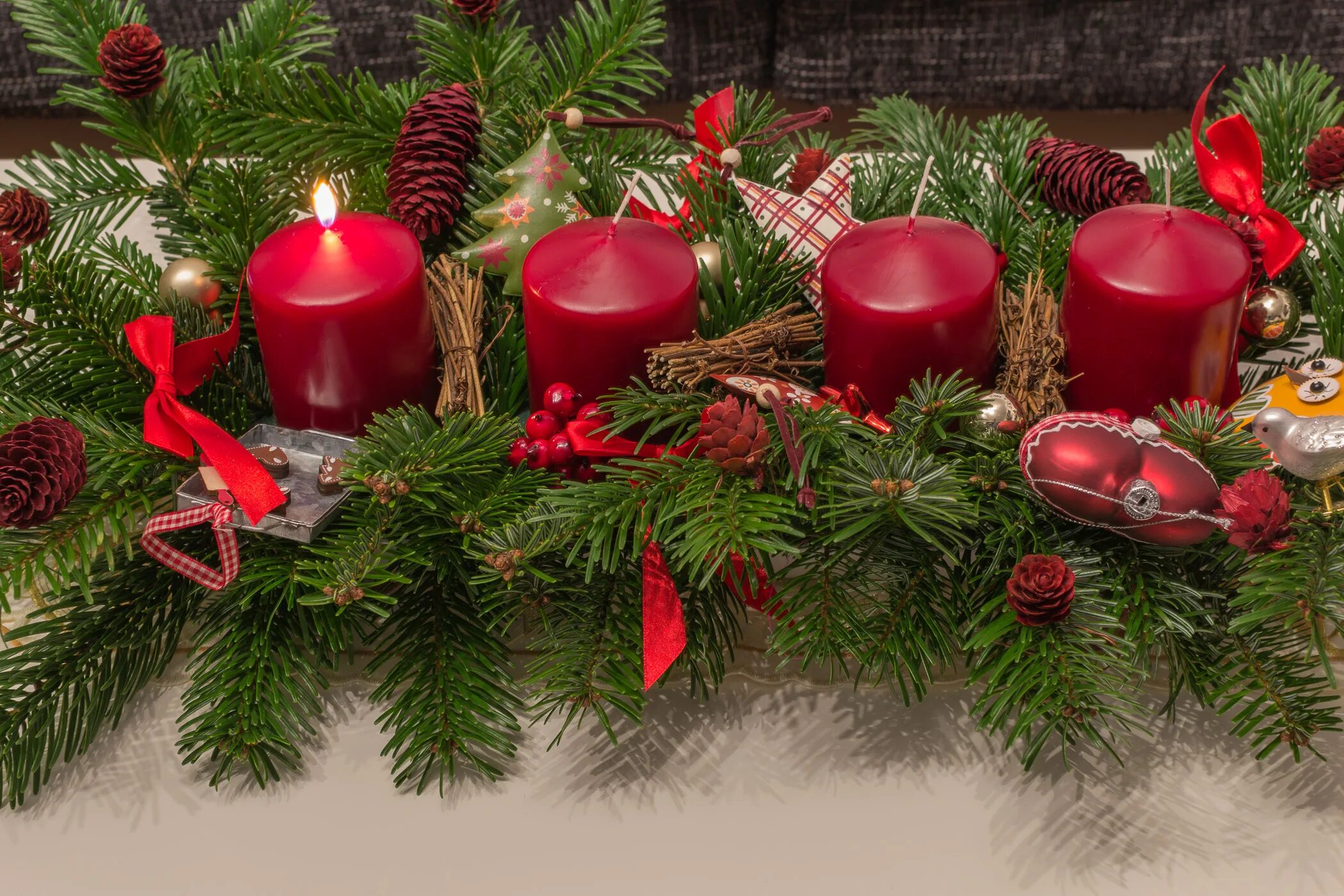1 адвента. Adventskranz. венок адвента. венок адвента красный.