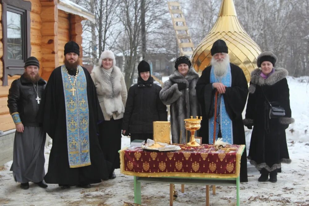 часовня на кладбище. чин освящения креста. новгородский крест на храме. чин освящения креста. епископ пётр тагский.