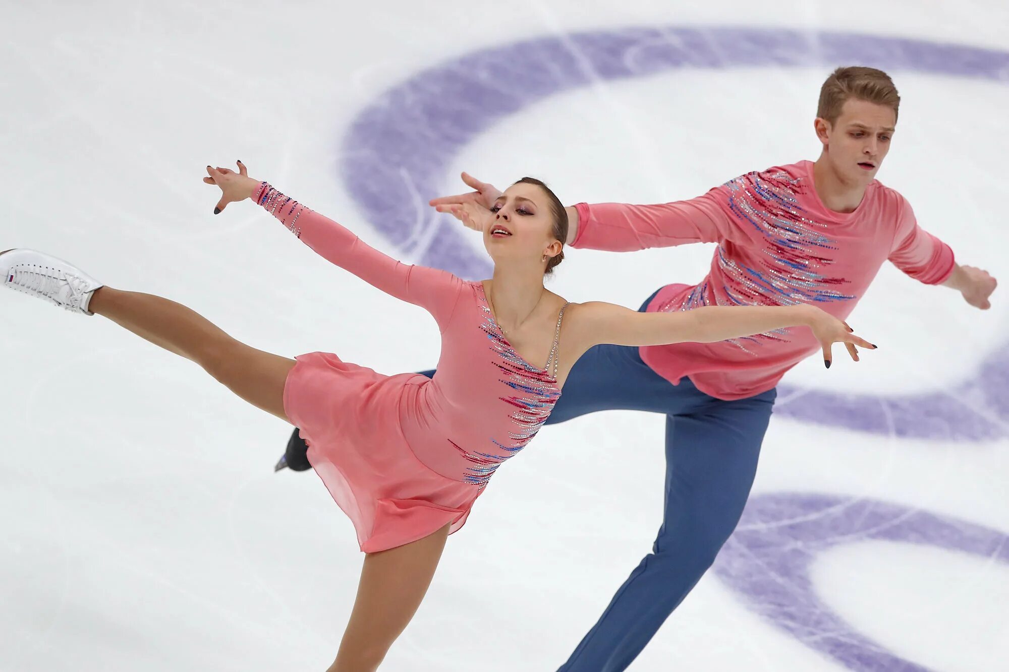 Камила валиева 2022. Камила валиева фигурное катание. Isu фигурное катание. Коньки алины загитовой. Фигурное катание мод все открыто.