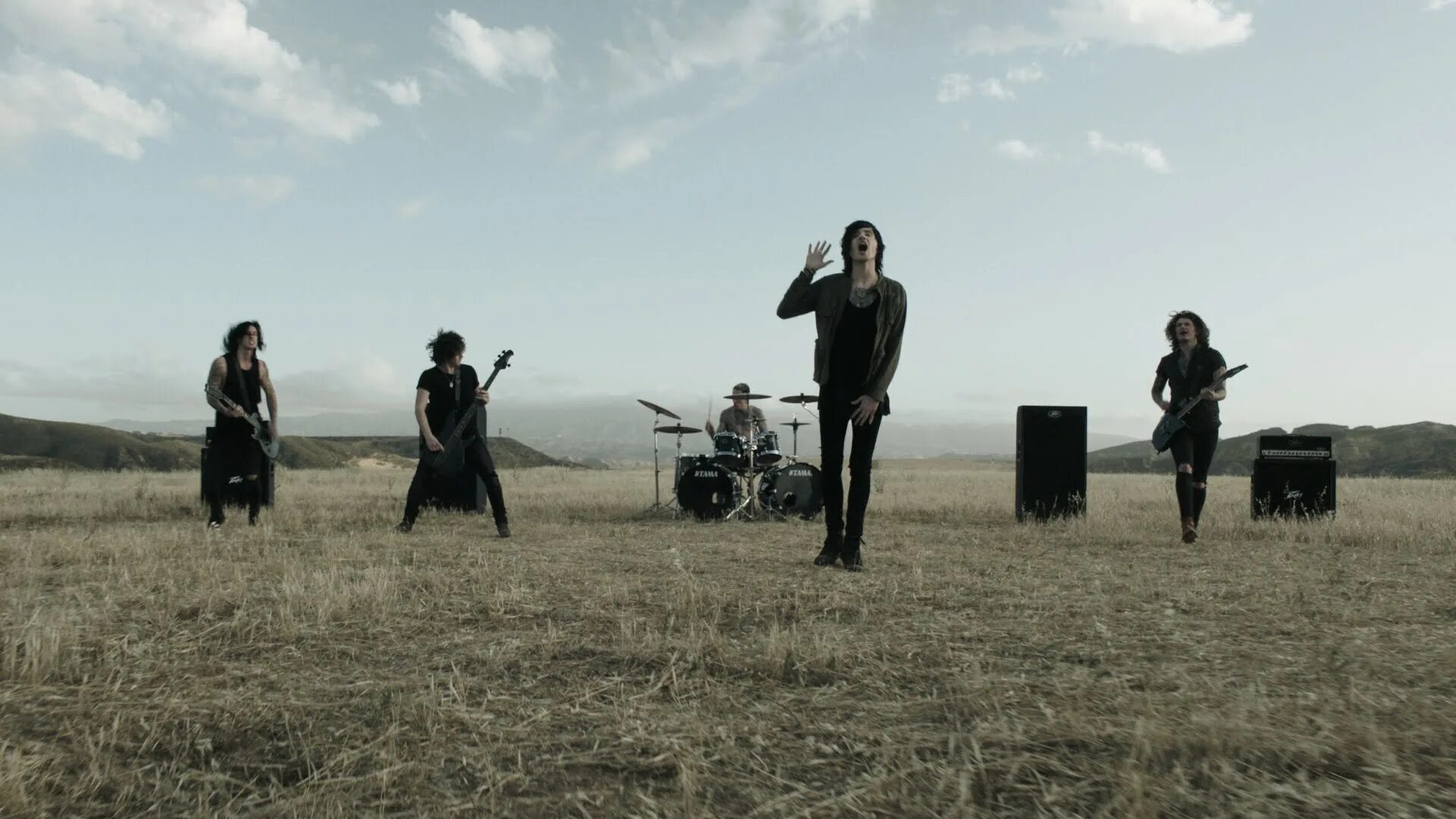 Обретаем друзей песня. Asking Alexandria. Asking Alexandria here i am. Asking Alexandria 2023. Asking Alexandria "the Black".