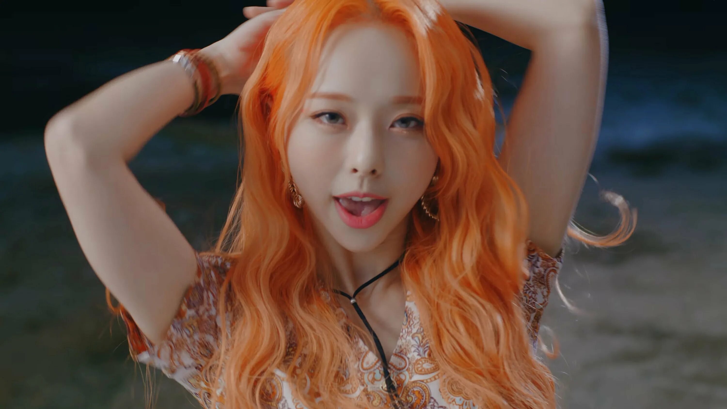 Why not loona. Loona виви. vivi loona kpop. loona ив рыжие волосы. loona лидер виви.