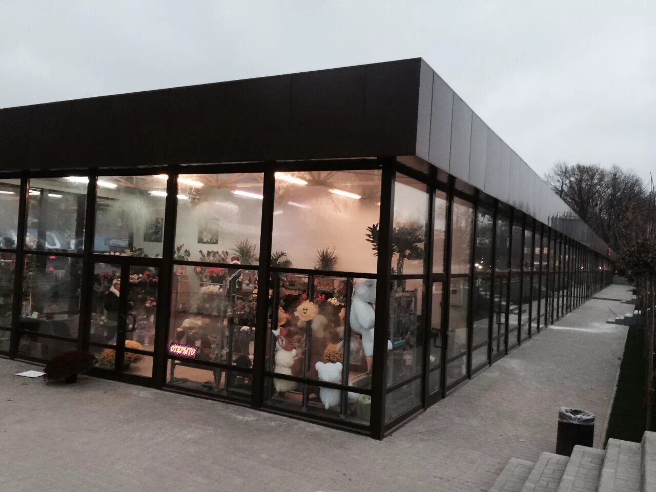 современные панорамные окна. стильный павильон. павильон ирландии де паор. остекление в архитектуре. стеклянный фасад.