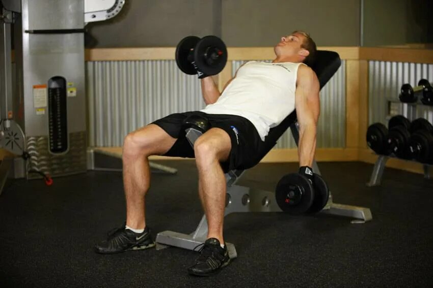 Curl 0. Попеременный подъем гантелей на бицепс на наклонной скамье. incline barbell curl. подъем на бицепс на наклонной скамье. подъем гантелей на бицепс на наклонной скамье.