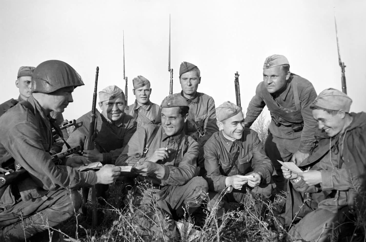 Фото военных лет великая отечественная. Солдаты ВОВ 1941-1945. Советские солдаты на войне 1941-1945. Русские солдаты ВОВ 1941-1945г. Бойцы красной армии 1941-1945.