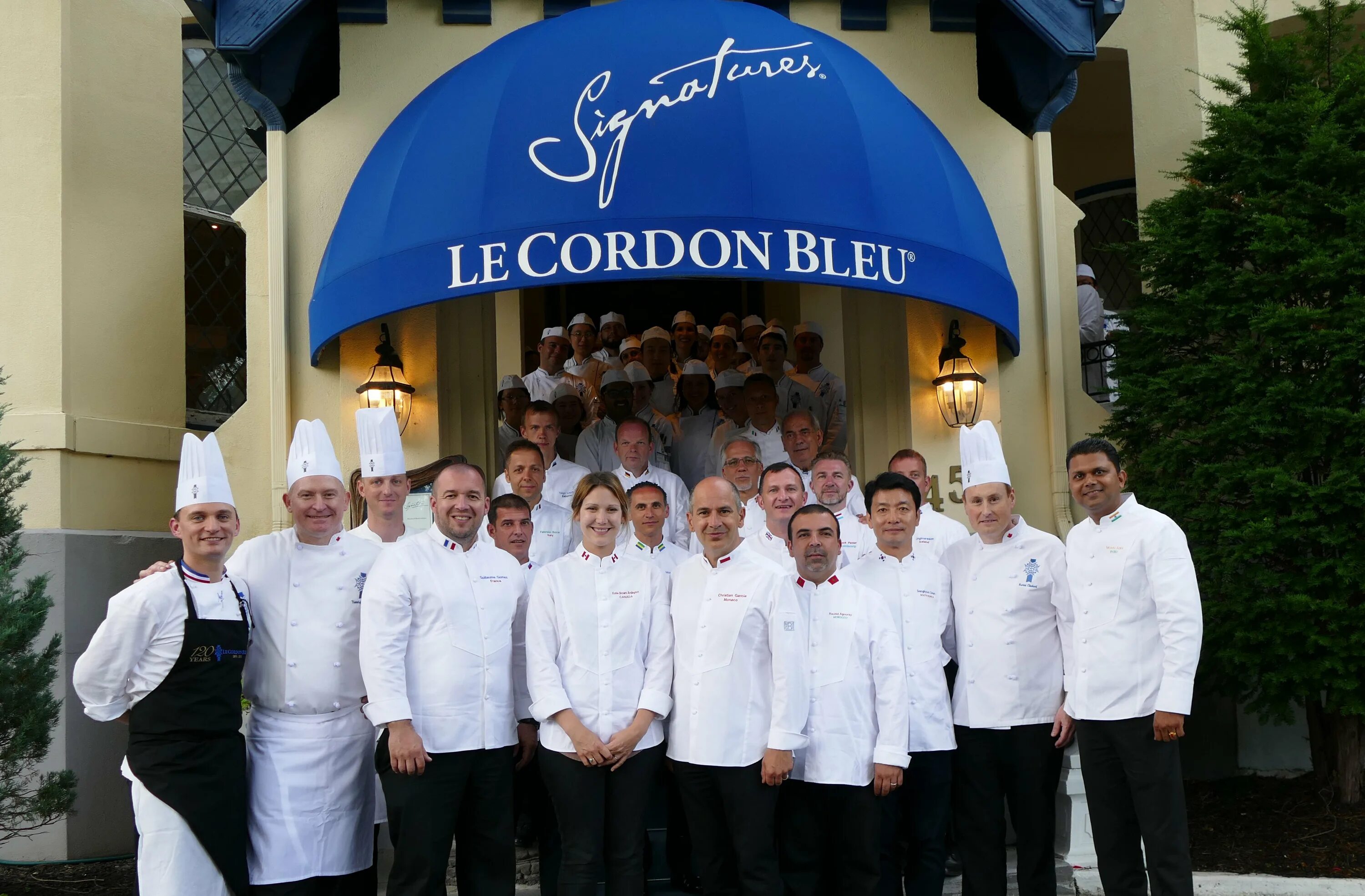 Ле кордон Блю. Le cordon bleu кулинарная школа. Le cordon bleu Франция. Le cordon bleu кулинарная школа в Париже здание.