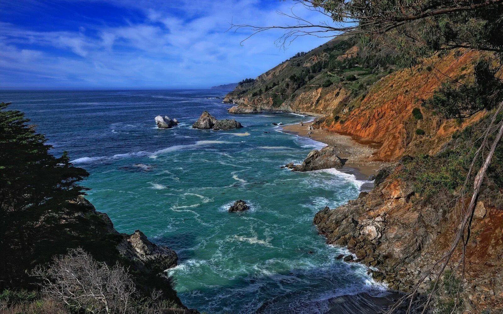 Калифорнийский залив океан. Побережье Биг-сюр (big-sur), Калифорния. Калифорнийский залив тихий океан. Биг сур Калифорния. Скалистое побережье Биг сур.