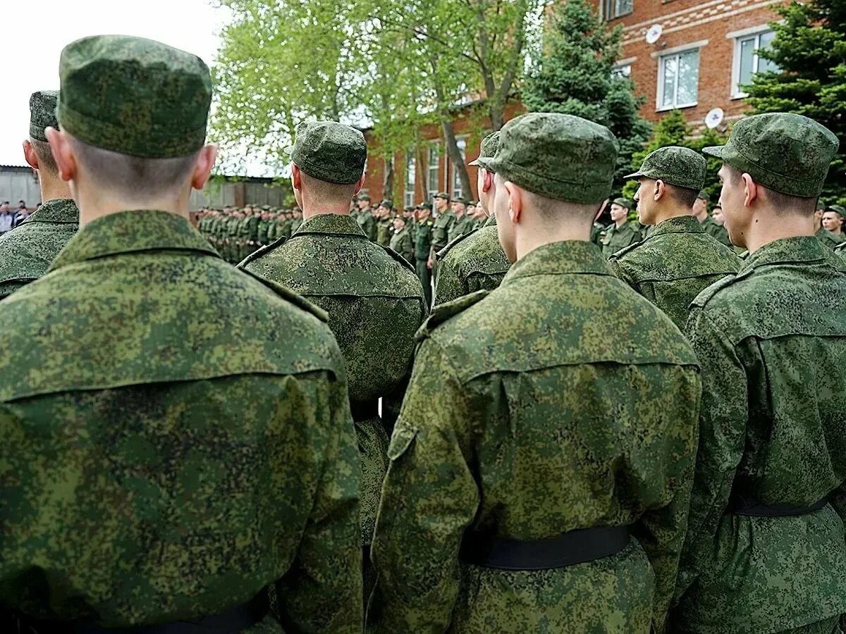 Прошел военную службу по призыву. Весенний призыв. Военная служба. Служба в армии. Военный призыв.