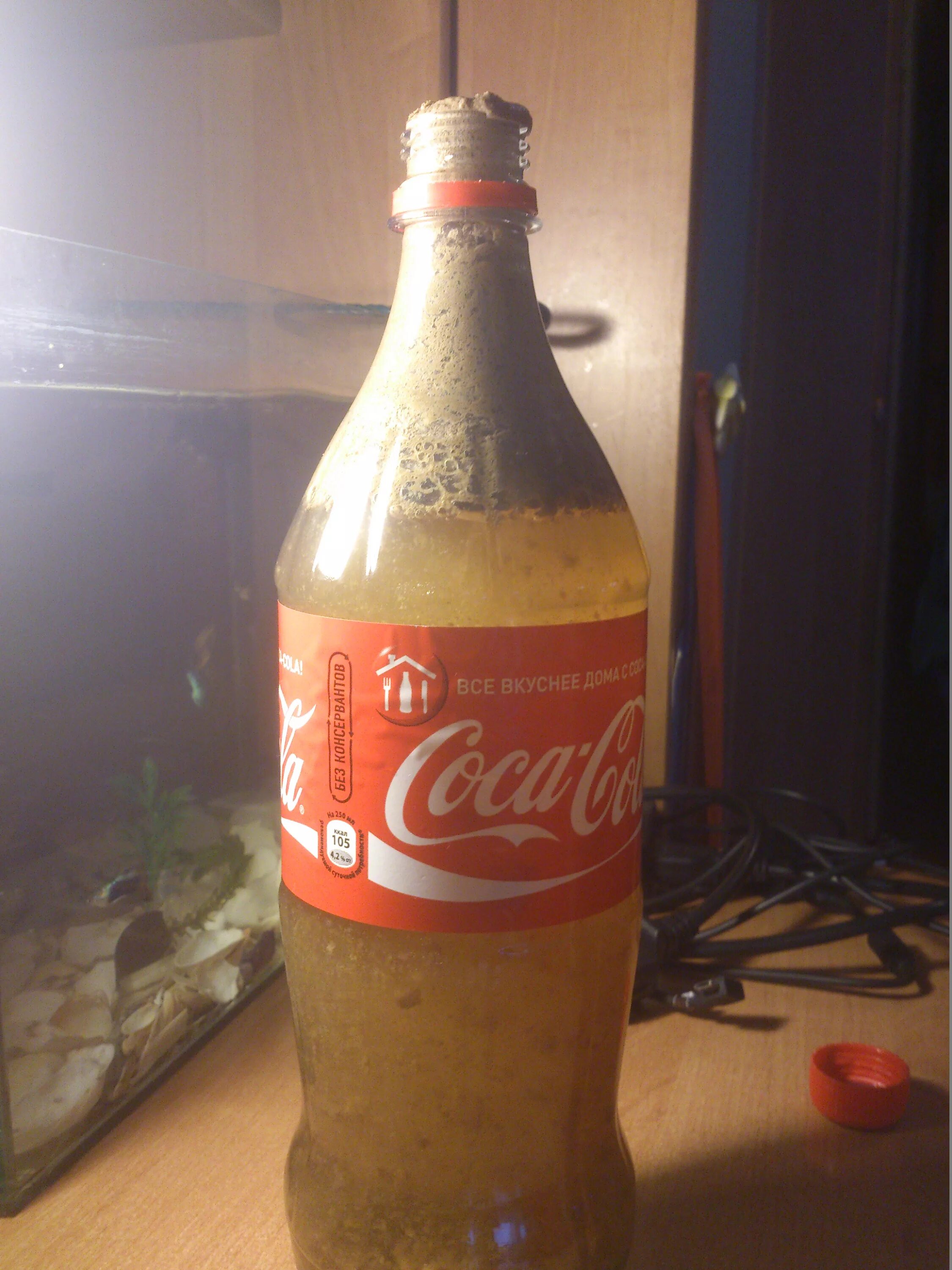 эксперимент с кока колой и молоком. кола с молоком. кола с молоком что будет. молоко coca cola. опыты с колой.