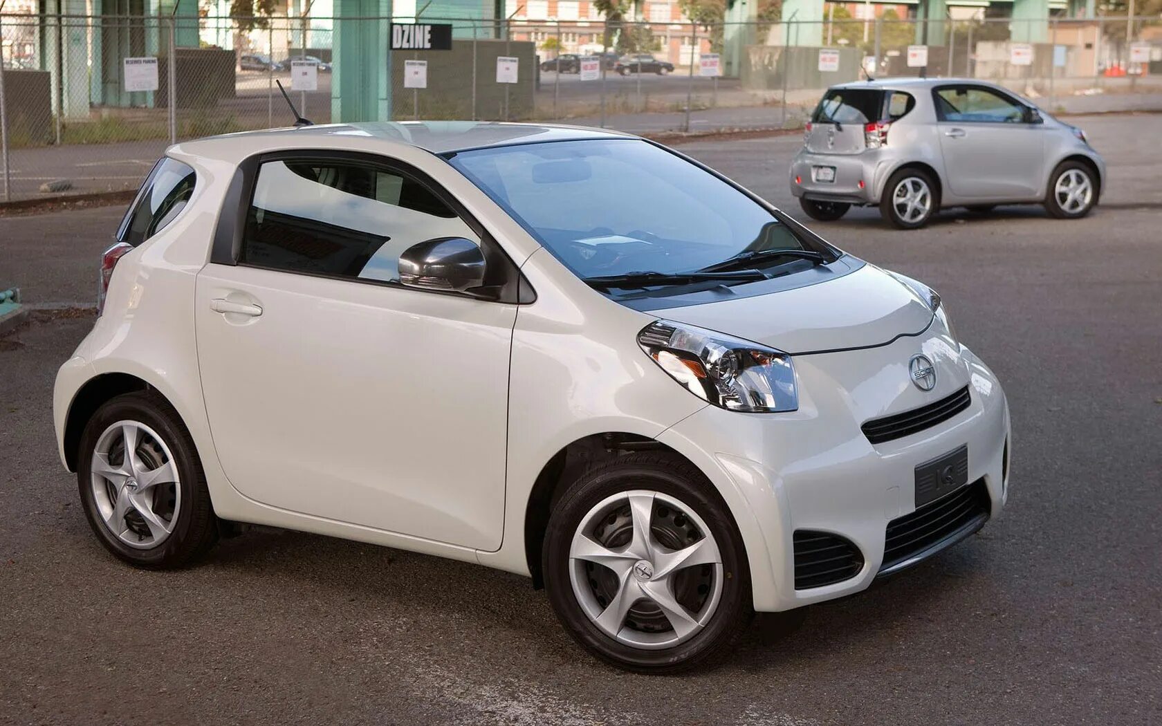 Тойота iq фото цена. Toyota IQ 2015. 2014 Scion IQ. Scion IQ 2012. Toyota IQ Nissan.