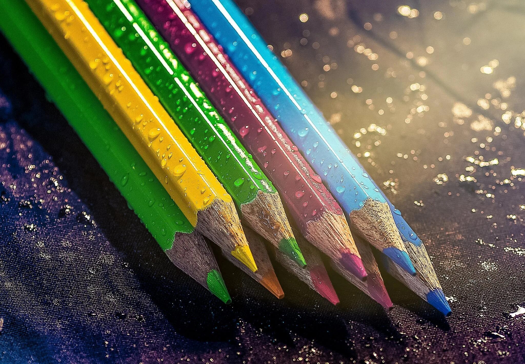 Названия цветов карандашей. Карандаши цветные. Красивые карандаши. Много карандашей. Фон карандашом.