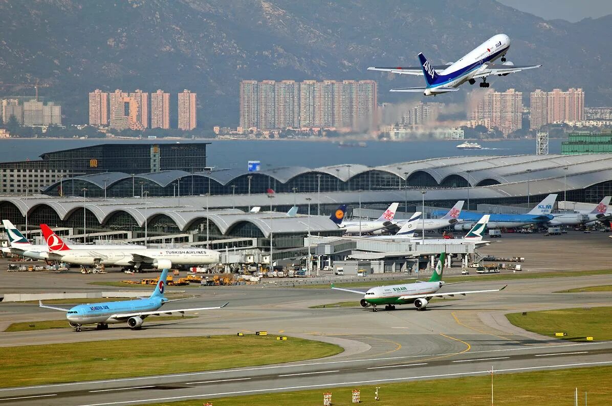 Аэропорт. Гонконга Мюнхенский аэропорт. Гонконг Интернешнл Эйрпорт. Гонконг город и аэропорт. Аэроспорт.