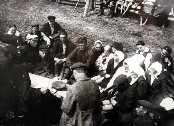 Коллективизация 1930 х. Председатель колхоза большевик в 1930. коллективизация 1930. 1930 год председатель колхоза. председатели колхоза большевик.