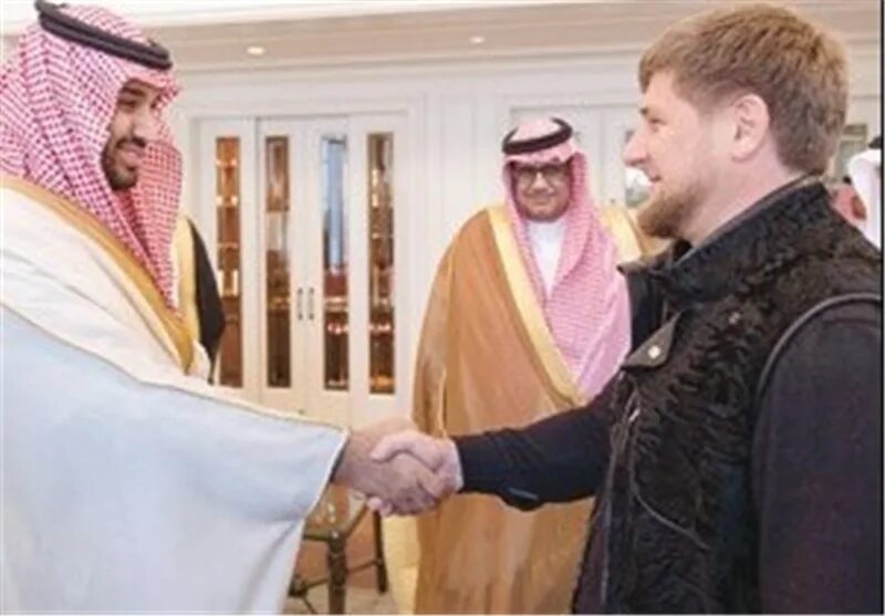 Кадыров в саудовской аравии. Мухаммед ибн салман аль сауд и кадыров. Кадыров аравия. Рамзан кадыров в саудовской аравии. Мусульманский воин.