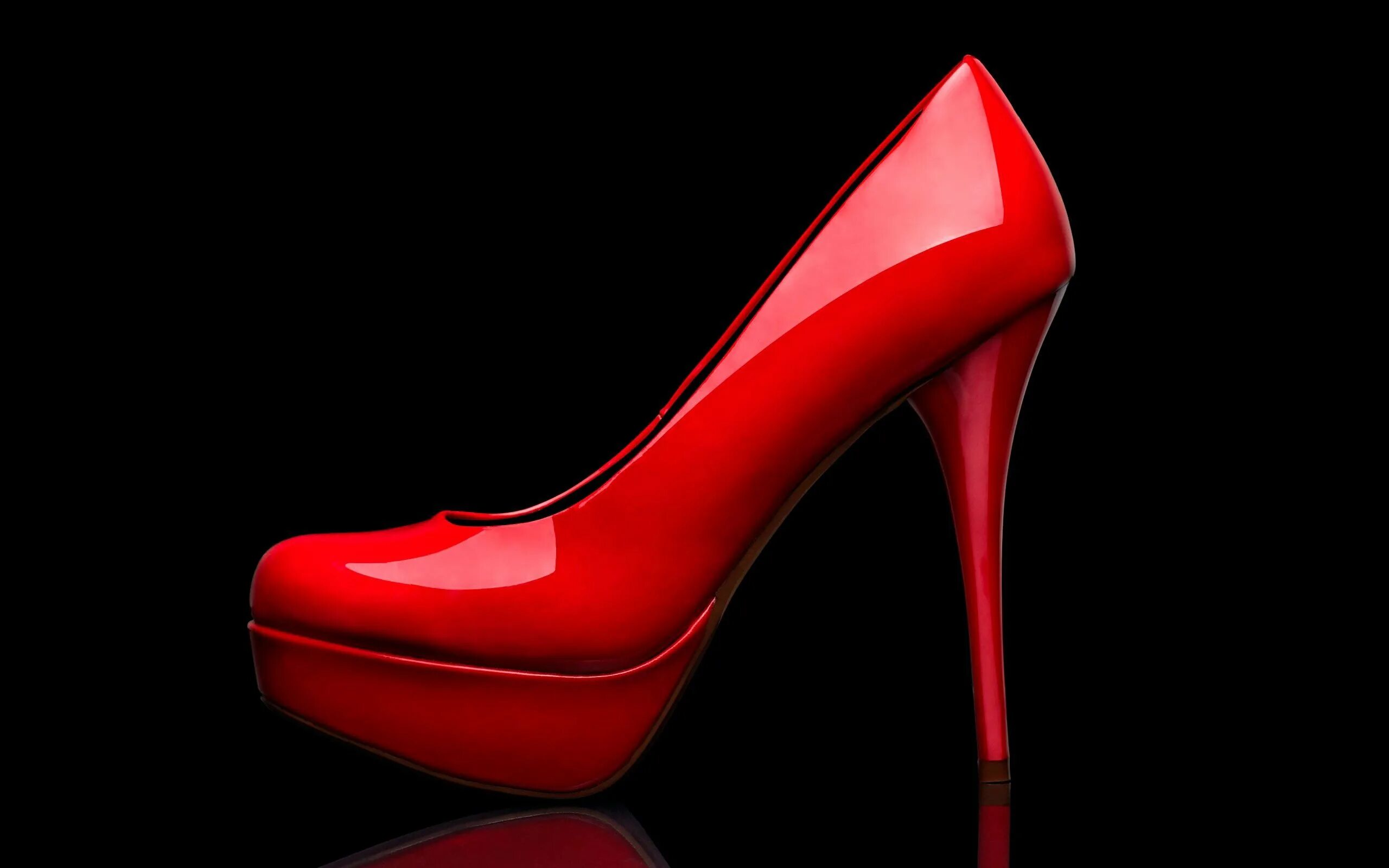 Красный хай. Красные туфли на каблуке. Красные туфли на шпильке. Каблук. Туфли на высоком каблуке.